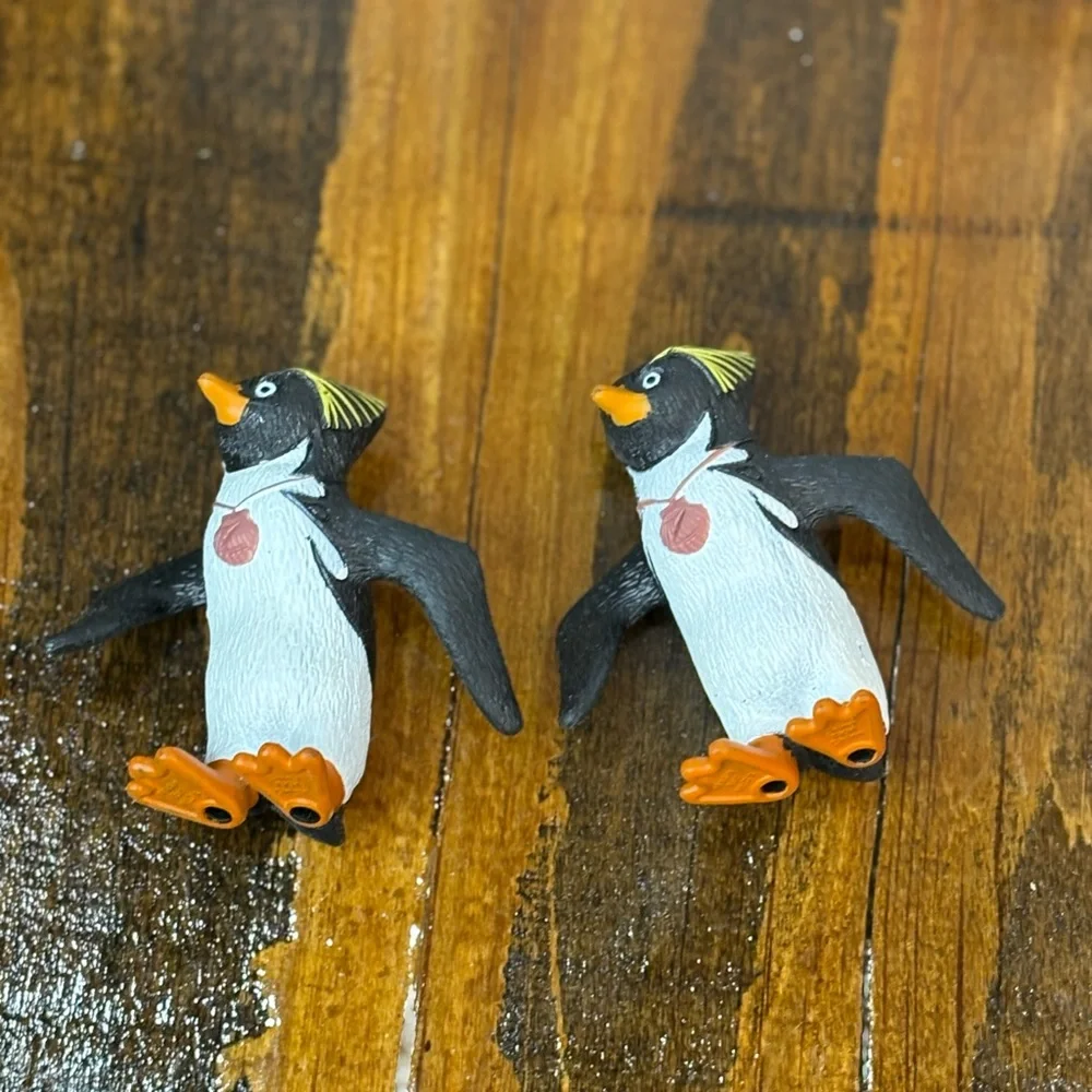 Surf’s Up Cody Maverick Penguin Figures Lot of 2 Black White Shell Necklace Toy